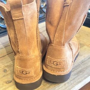 UGG Women's Tan Winter Boots